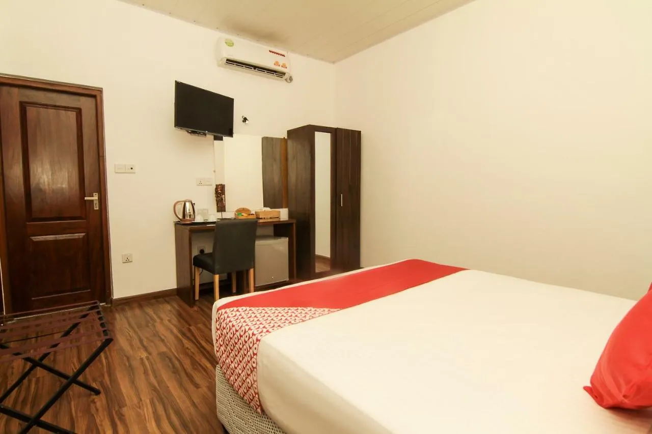 Clove Transit Hotel Kotugoda