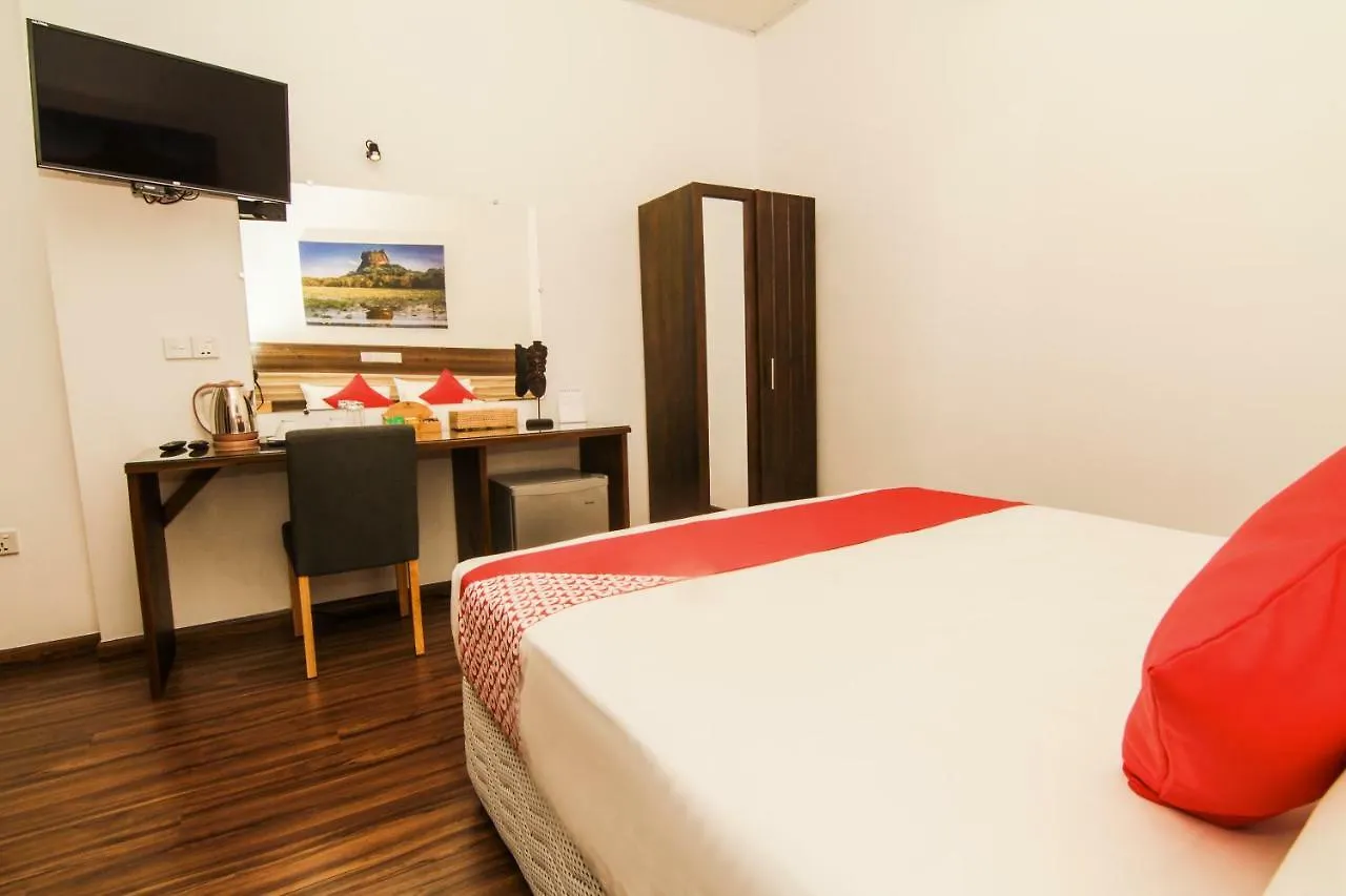 Clove Transit Hotel Kotugoda
