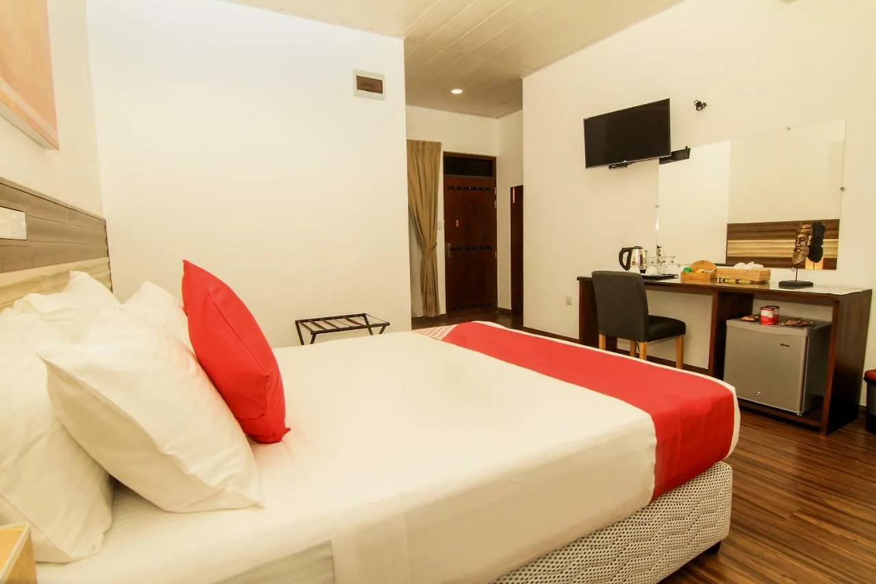 Clove Transit Hotel Kotugoda