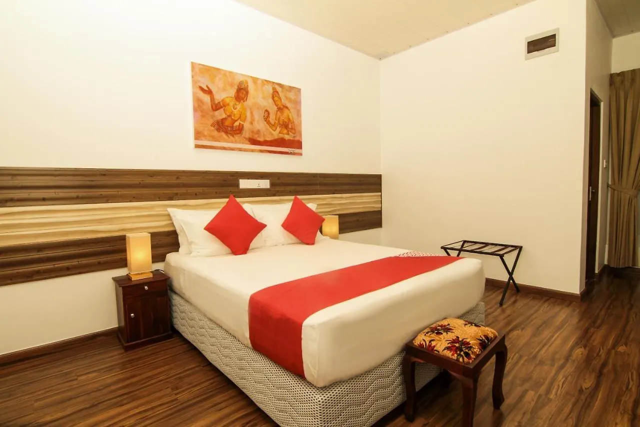 Clove Transit Hotel Kotugoda