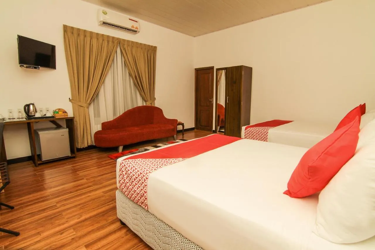 Clove Transit Hotel Kotugoda