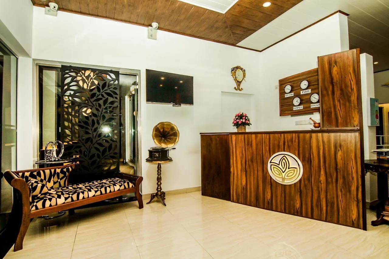 Clove Transit Hotel Kotugoda